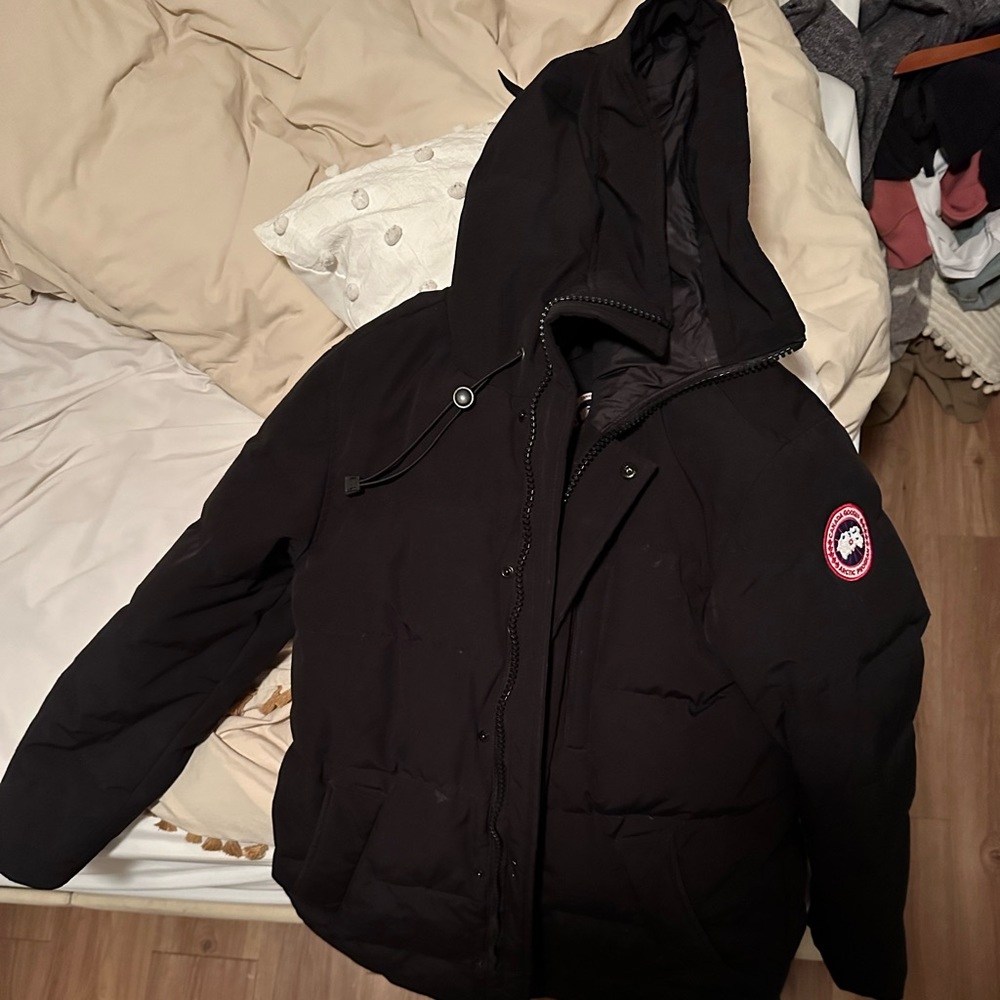 CANADA GOOSE JACKET!